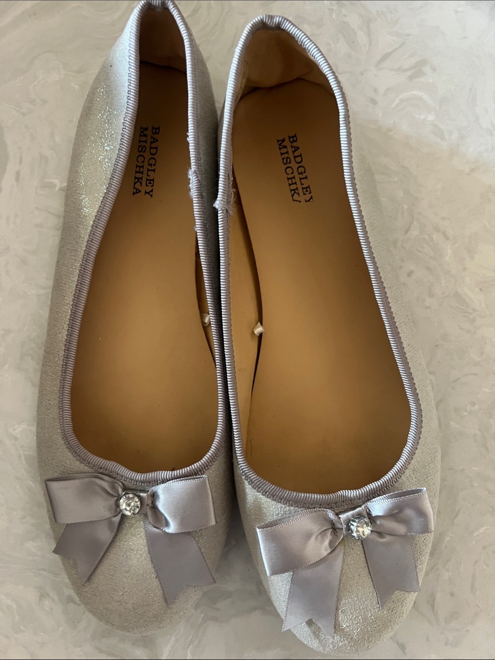 Badgley Mischka Silver Glitter Bow Flats with Crystal Accent sz 5